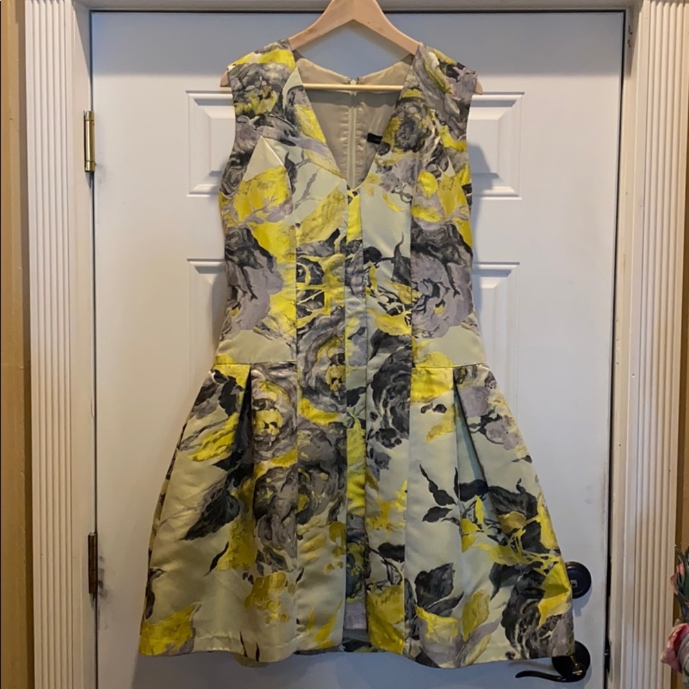 Carmen Marc Valvo knee length dress